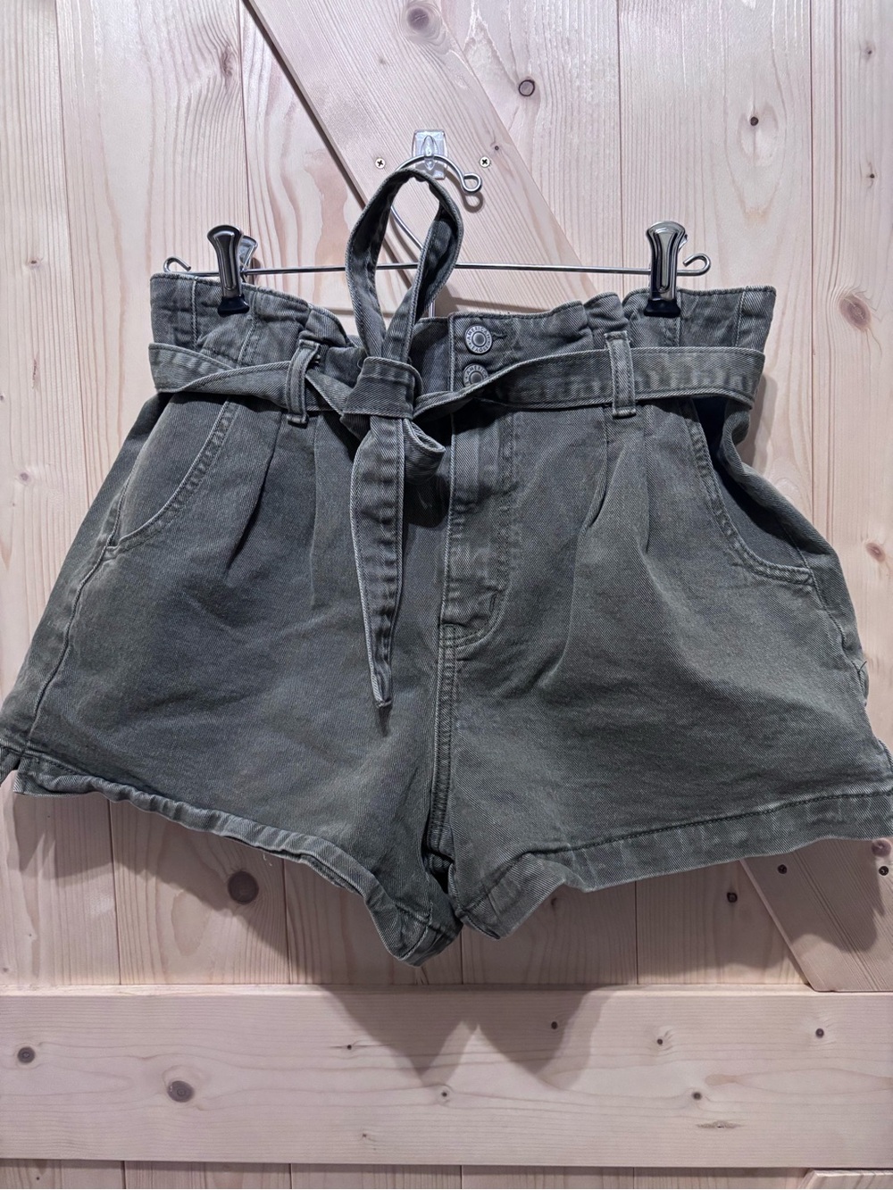American Eagle Outfitters High-Waist Paperbag Shorts in Olive